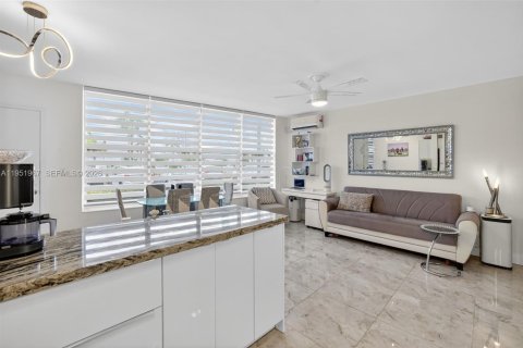 Купить кондоминиум в Халландейл-Бич, Флорида 1 спальня, 68.1м2, № 2010215 - фото 20