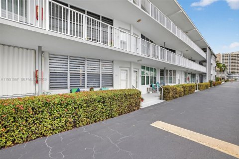 Купить кондоминиум в Халландейл-Бич, Флорида 1 спальня, 68.1м2, № 2010215 - фото 28