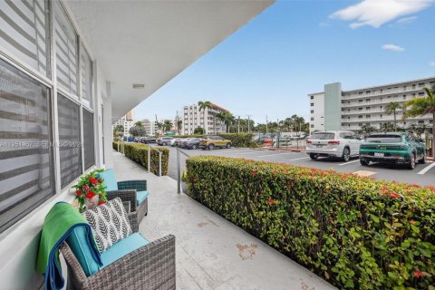 Купить кондоминиум в Халландейл-Бич, Флорида 1 спальня, 68.1м2, № 2010215 - фото 29