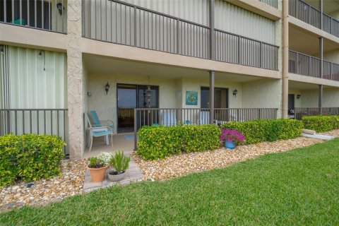 Condominio en venta en Cocoa Beach, Florida, 2 dormitorios, 102.29 m2 № 1732707 - foto 2