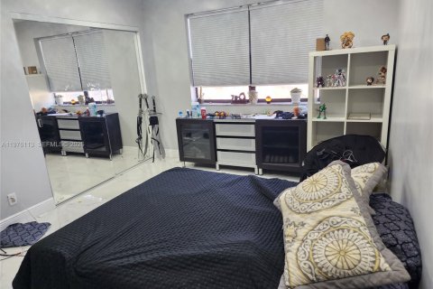 Condo in Sunrise, Florida, 2 bedrooms  № 2040461 - photo 12