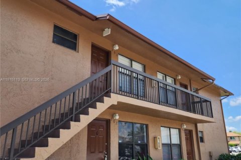 Condo in Sunrise, Florida, 2 bedrooms  № 2040461 - photo 2