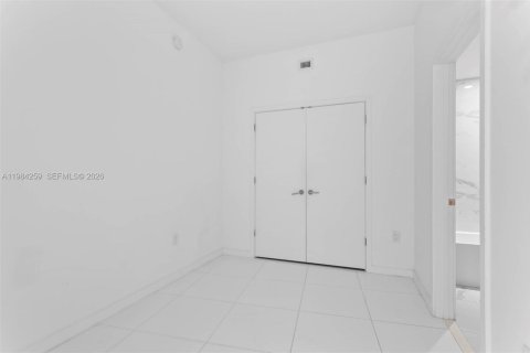 Снять в аренду кондоминиум в Майами, Флорида 1 спальня, 110.09м2, № 2050817 - фото 19