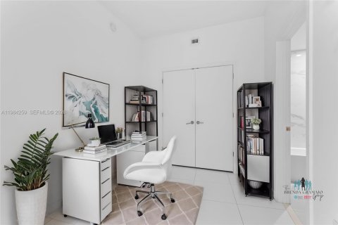 Снять в аренду кондоминиум в Майами, Флорида 1 спальня, 110.09м2, № 2050817 - фото 20