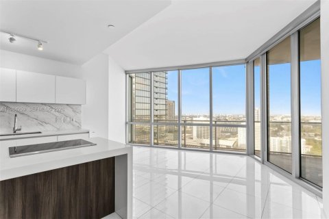 Снять в аренду кондоминиум в Майами, Флорида 1 спальня, 110.09м2, № 2050817 - фото 2