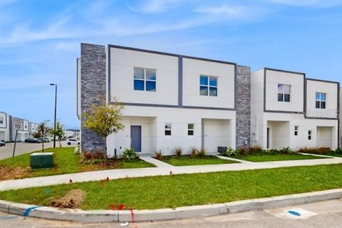 Townhouse in Davenport, Florida 5 bedrooms, 190.26 sq.m. № 2212246 - photo 2