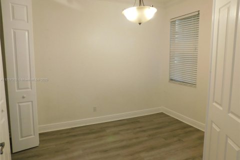 Casa en alquiler en Cape Coral, Florida, 3 dormitorios, 139.26 m2 № 1934828 - foto 18