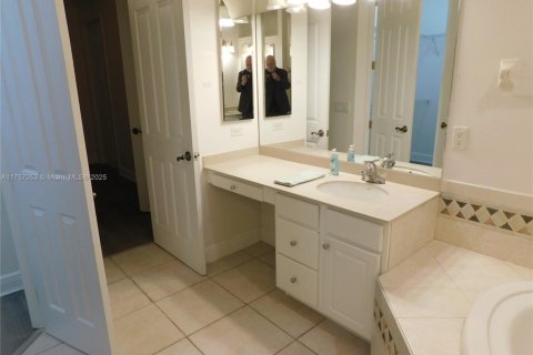 Casa en alquiler en Cape Coral, Florida, 3 dormitorios, 139.26 m2 № 1934828 - foto 5