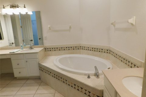 Casa en alquiler en Cape Coral, Florida, 3 dormitorios, 139.26 m2 № 1934828 - foto 4