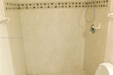 Casa en alquiler en Cape Coral, Florida, 3 dormitorios, 139.26 m2 № 1934828 - foto 21