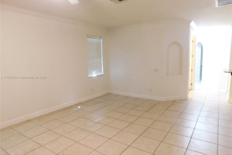 Casa en alquiler en Cape Coral, Florida, 3 dormitorios, 139.26 m2 № 1934828 - foto 13