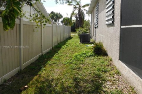 Casa en alquiler en Cape Coral, Florida, 3 dormitorios, 139.26 m2 № 1934828 - foto 12