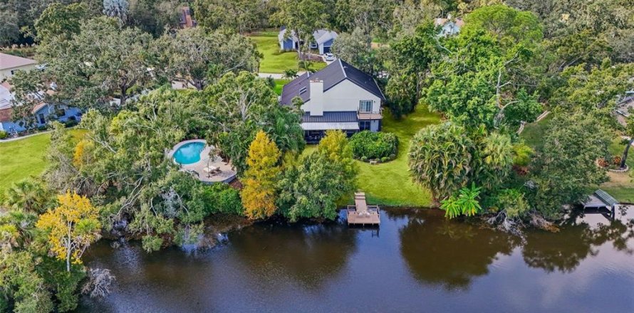House in Sarasota, Florida 3 bedrooms, 256.6 sq.m. № 2136249