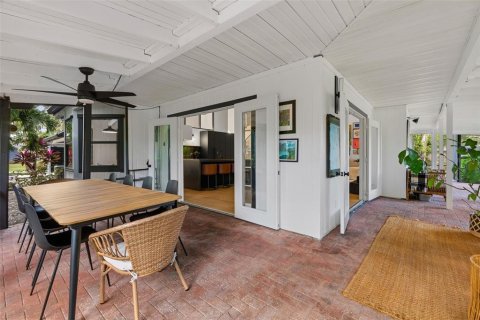 House in Sarasota, Florida 3 bedrooms, 256.6 sq.m. № 2136249 - photo 22