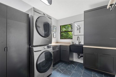 House in Sarasota, Florida 3 bedrooms, 256.6 sq.m. № 2136249 - photo 30
