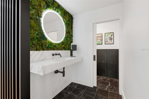 House in Sarasota, Florida 3 bedrooms, 256.6 sq.m. № 2136249 - photo 7