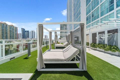 Condo in Sunny Isles Beach, Florida, 1 bedroom  № 1819896 - photo 17