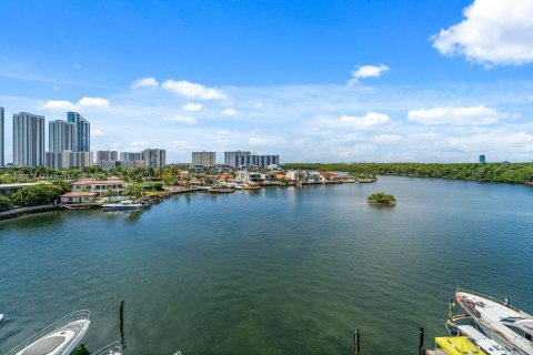 Condo in Sunny Isles Beach, Florida, 1 bedroom  № 1819896 - photo 12