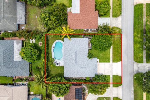 House in Wellington, Florida 3 bedrooms, 173.17 sq.m. № 2187107 - photo 25