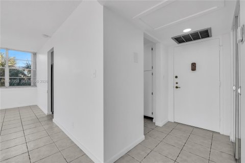 Condominio en venta en Hollywood, Florida, 2 dormitorios, 96.62 m2 № 2029273 - foto 17