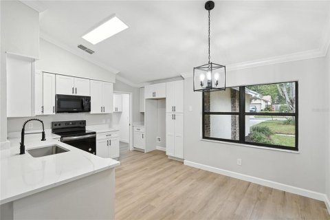 House in Windermere, Florida 3 bedrooms, 168.99 sq.m. № 1907408 - photo 5