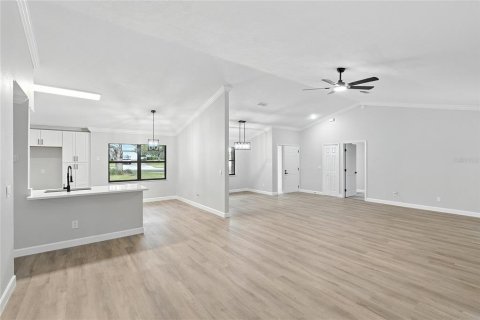House in Windermere, Florida 3 bedrooms, 168.99 sq.m. № 1907408 - photo 10