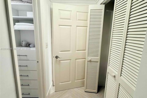 Copropriété à louer à Miami, Floride: 1 chambre, 56.67 m2 № 2085701 - photo 9