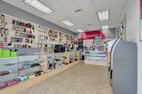 Купить коммерческую недвижимость в Майами, Флорида № 2034701 - фото 17