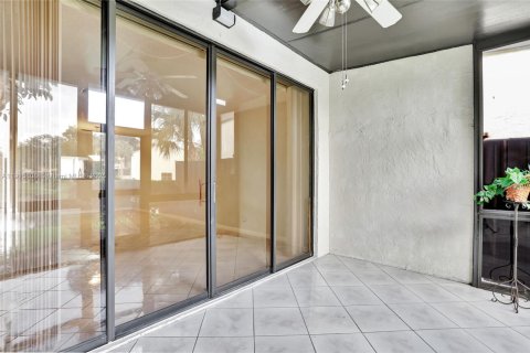 Touwnhouse à louer à Coconut Creek, Floride: 2 chambres, 115.57 m2 № 2016281 - photo 15