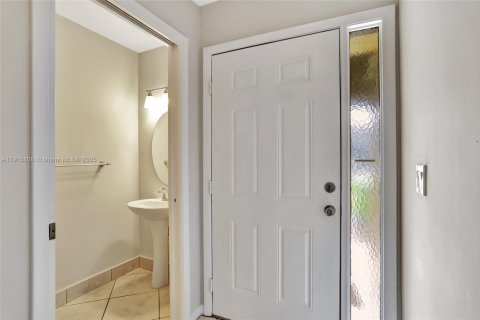 Touwnhouse à louer à Coconut Creek, Floride: 2 chambres, 115.57 m2 № 2016281 - photo 3