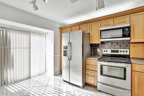 Touwnhouse à louer à Coconut Creek, Floride: 2 chambres, 115.57 m2 № 2016281 - photo 6