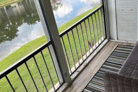 Copropriété à louer à Pembroke Pines, Floride: 1 chambre, 83.61 m2 № 2050698 - photo 9