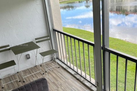 Copropriété à louer à Pembroke Pines, Floride: 1 chambre, 83.61 m2 № 2050698 - photo 6