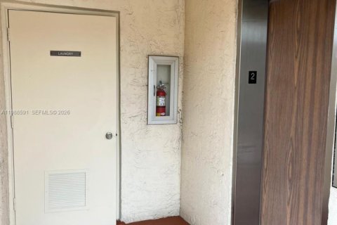 Copropriété à louer à Pembroke Pines, Floride: 1 chambre, 83.61 m2 № 2050698 - photo 3