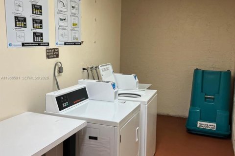 Condo à Pembroke Pines, Floride, 1 chambre  № 2050698