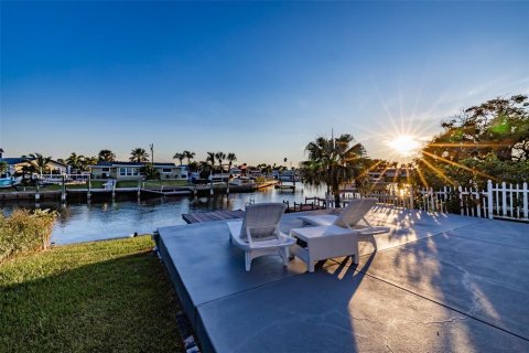 House in New Port Richey, Florida 2 bedrooms, 112.97 sq.m. № 1625555 - photo 5