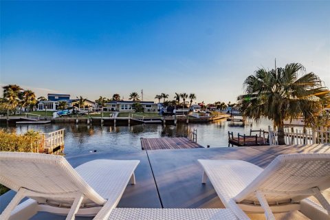 House in New Port Richey, Florida 2 bedrooms, 112.97 sq.m. № 1625555 - photo 6