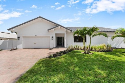 House in Saint Petersburg, Florida 4 bedrooms, 271 sq.m. № 2223683