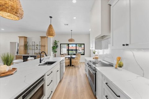 Casa en venta en Saint Petersburg, Florida, 4 dormitorios, 271 m2 № 2223683 - foto 13