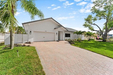 Casa en venta en Saint Petersburg, Florida, 4 dormitorios, 271 m2 № 2223683 - foto 3
