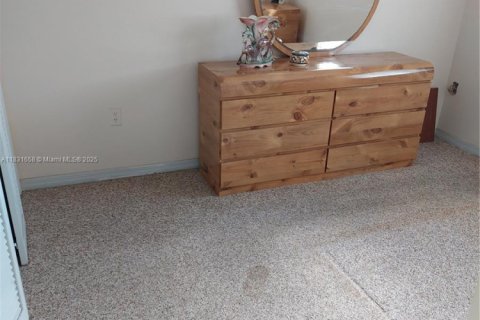 Condominio en venta en Hialeah, Florida, 3 dormitorios, 117.99 m2 № 1944977 - foto 5