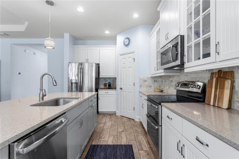 House in Tampa, Florida 4 bedrooms, 217.58 sq.m. № 1916302 - photo 7