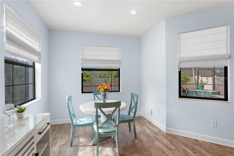 House in Tampa, Florida 4 bedrooms, 217.58 sq.m. № 1916302 - photo 10