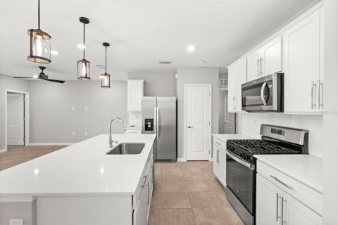 House in Punta Gorda, Florida 4 bedrooms, 146.79 sq.m. № 2196971 - photo 5