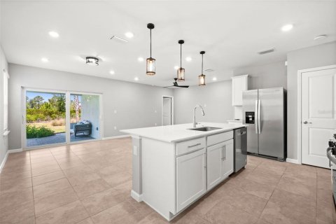 House in Punta Gorda, Florida 4 bedrooms, 146.79 sq.m. № 2196971 - photo 7