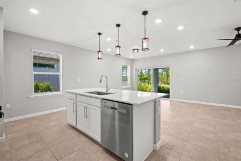 House in Punta Gorda, Florida 4 bedrooms, 146.79 sq.m. № 2196971 - photo 8