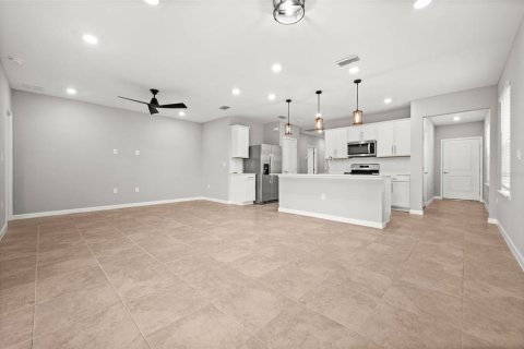 House in Punta Gorda, Florida 4 bedrooms, 146.79 sq.m. № 2196971 - photo 10