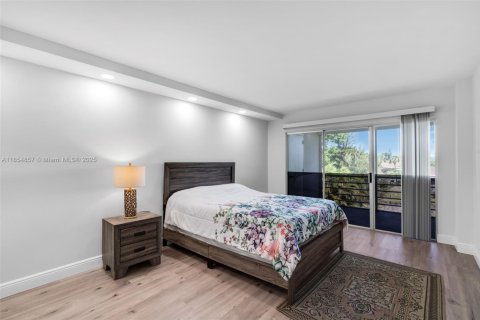 Condo in Lake Worth, Florida, 2 bedrooms  № 1875026 - photo 16