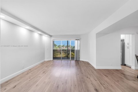 Condo in Lake Worth, Florida, 2 bedrooms  № 1875026 - photo 4