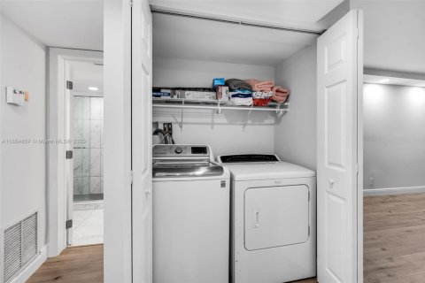 Condo in Lake Worth, Florida, 2 bedrooms  № 1875026 - photo 23